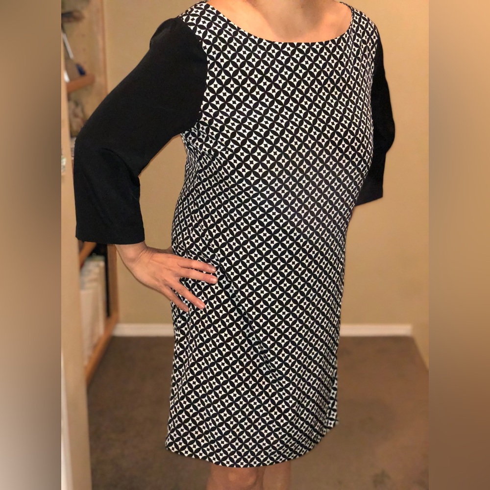 Old Navy Black and White Patterned Long Sleeve Dress